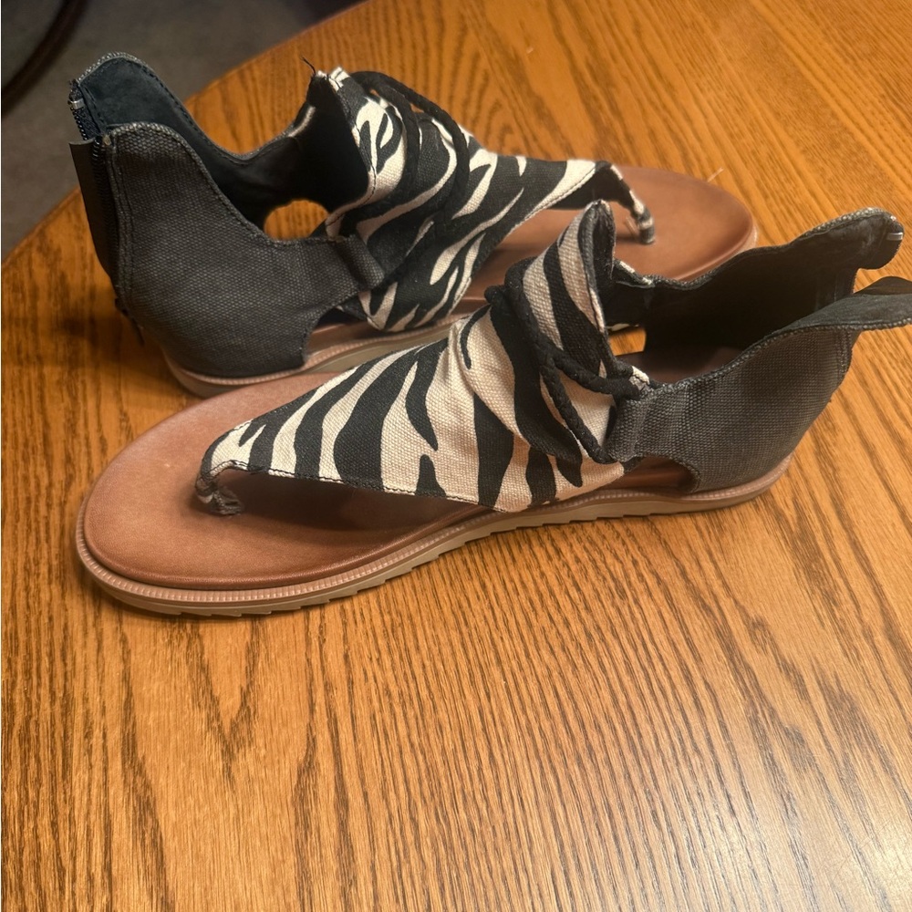 Very G Sandals